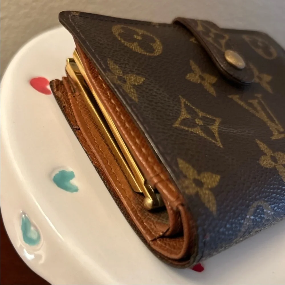 Louis Vuitton Monogram Kisslock Wallet